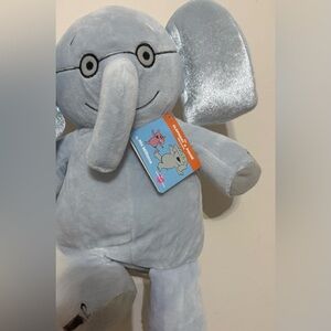 Mo Willems, Gerald Elephant Stuffed Animal